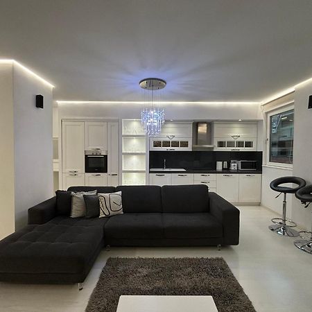 Tam Serviced 2Bdr Apartment City Center No6 Tirana Zewnętrze zdjęcie
